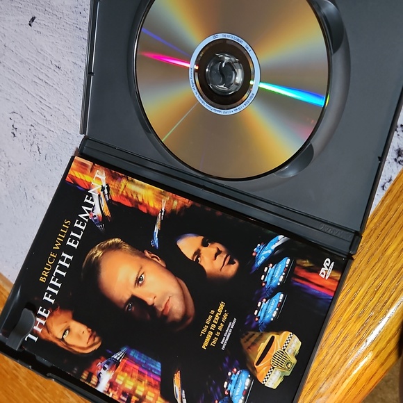 ๐3/$25๐ The Fifth Element DVD - Picture 3 of 5